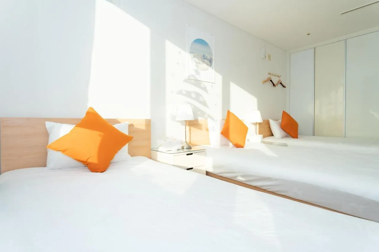 Incheon Airport Capsule Hotel Fly Me To The Moon 4*,  韓国