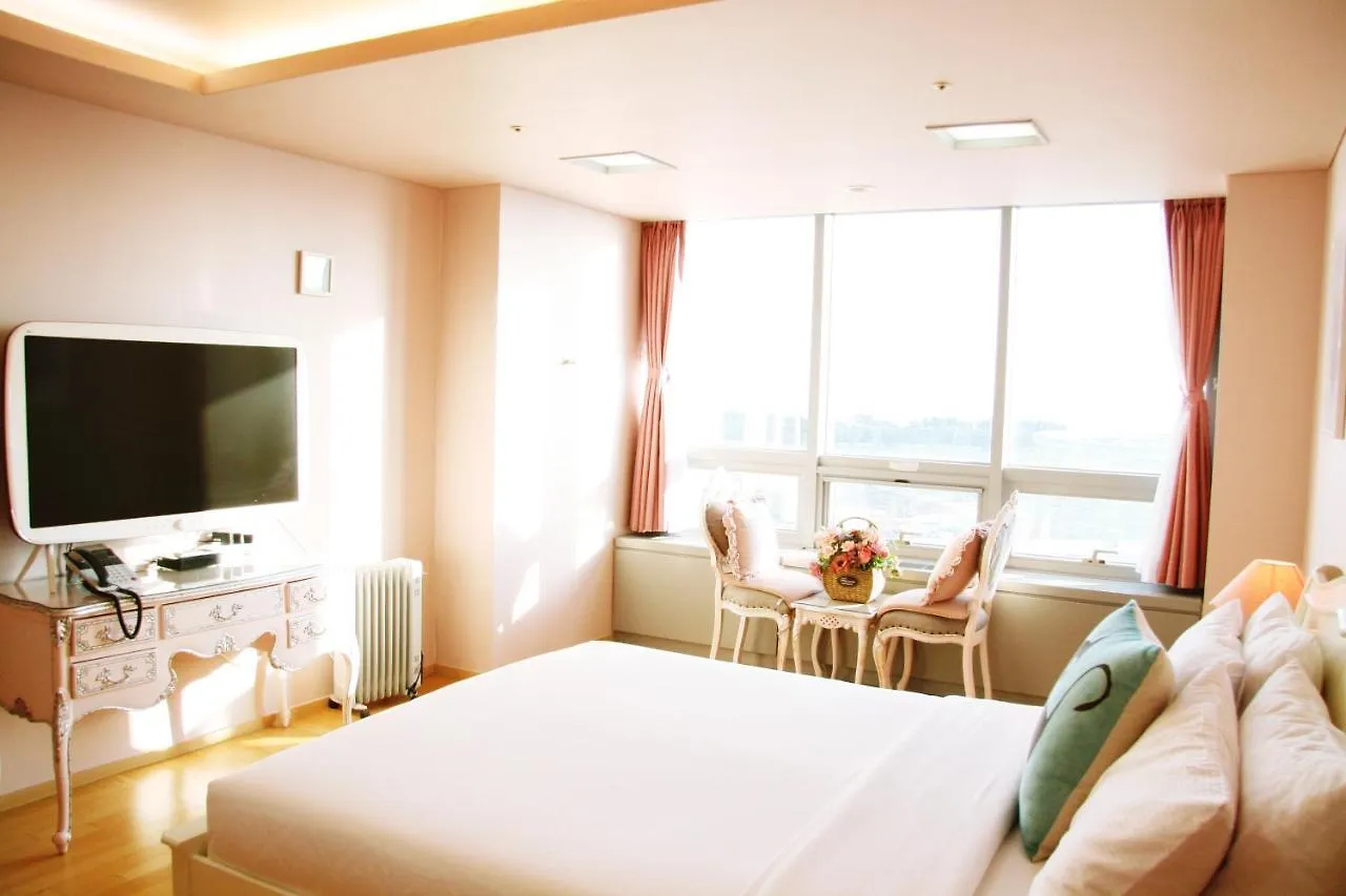 Incheon Airport Capsule Hotel Fly Me To The Moon 韓国