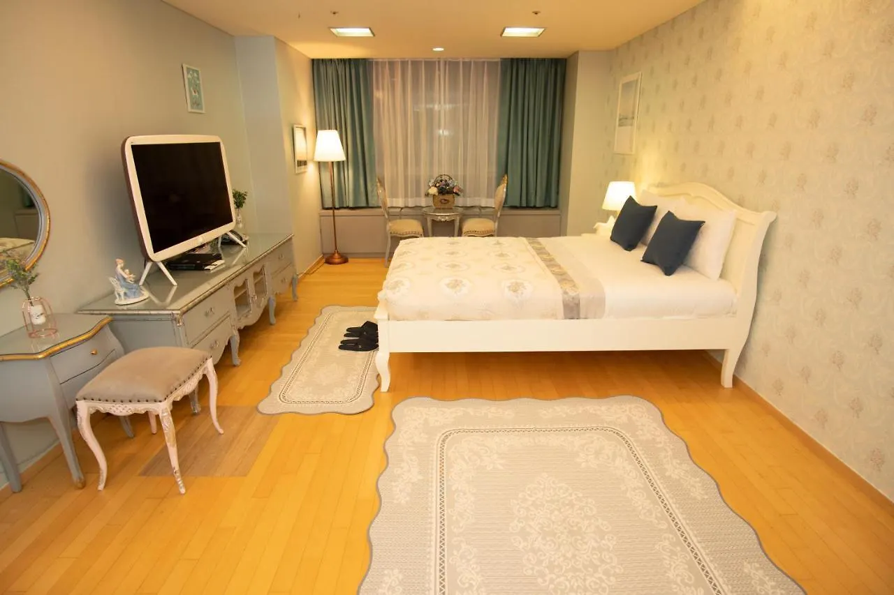 Incheon Airport Capsule Hotel Fly Me To The Moon 4*,  韓国