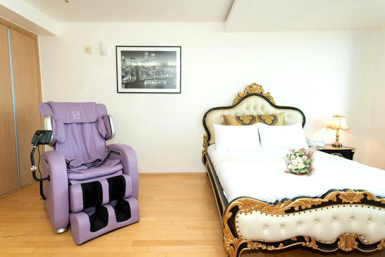 Incheon Airport Capsule Hotel Fly Me To The Moon 4*,  韓国
